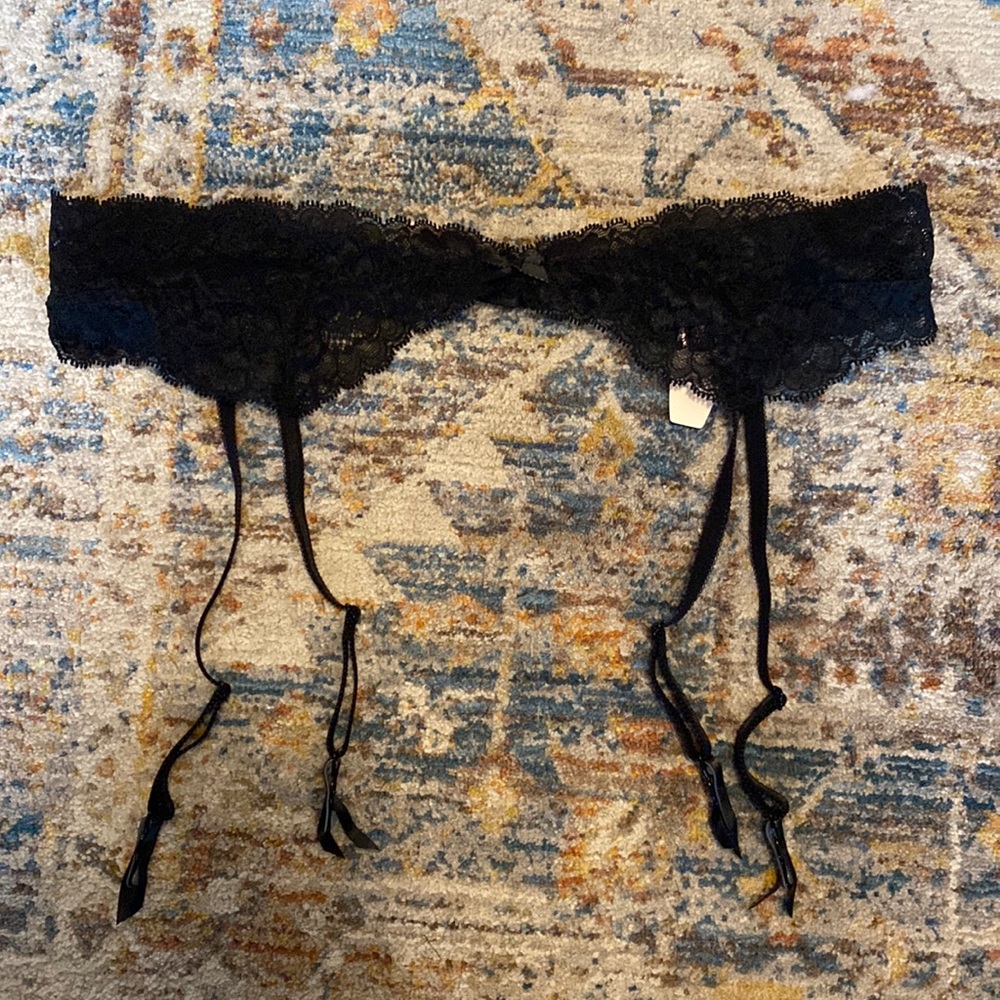 NWT Victoria’s Secret Garter Belt